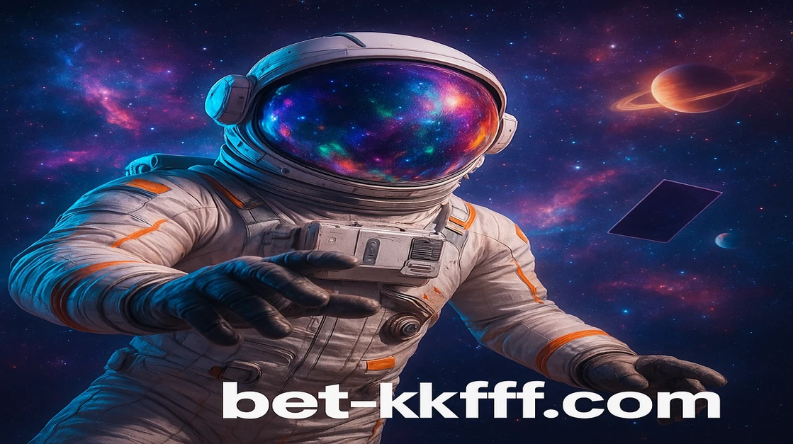 kkff ব্র্যান্ডের 'স্পেসম্যান' লেখা জ্বলন্ত স্পেসসুট পরে নভচারীটি প্ল্যানেটগুলোর মাঝে ও নিয়ন্ত্রণ প্যানেলগুলোর কাছে মহাশূন্যে ভাসছে।
